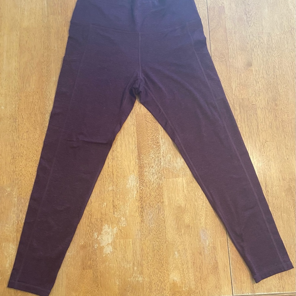 Burgundy Aerie leggings with side pockets